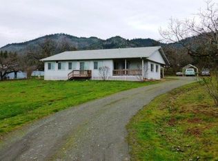 262 Summit Loop, Grants Pass, OR 97527