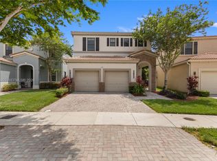 612 NE 193rd St, Miami, FL 33179