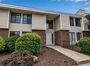 7 Southcreek Ct #B, East Amherst, NY 14051