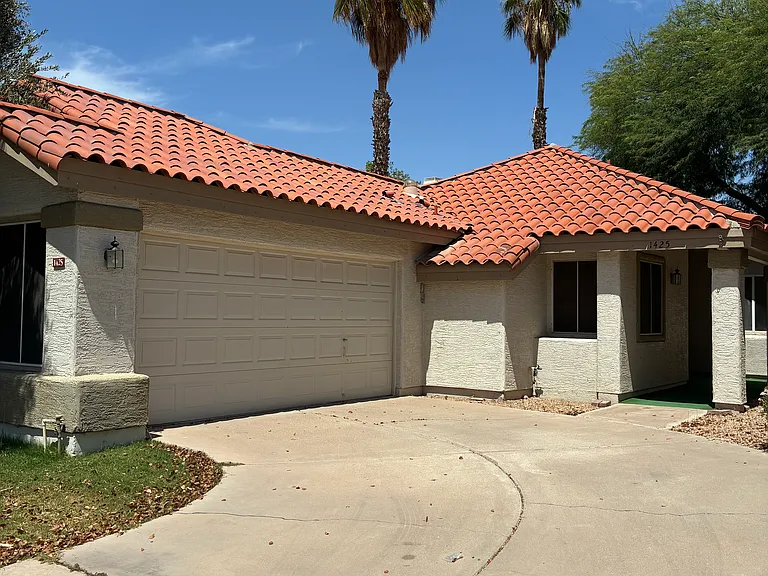 1425 N San Joaquin Dr — Photo 1