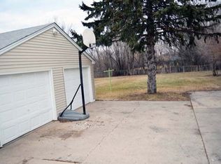 15180 Pioneer Trl, Eden Prairie, MN 55347