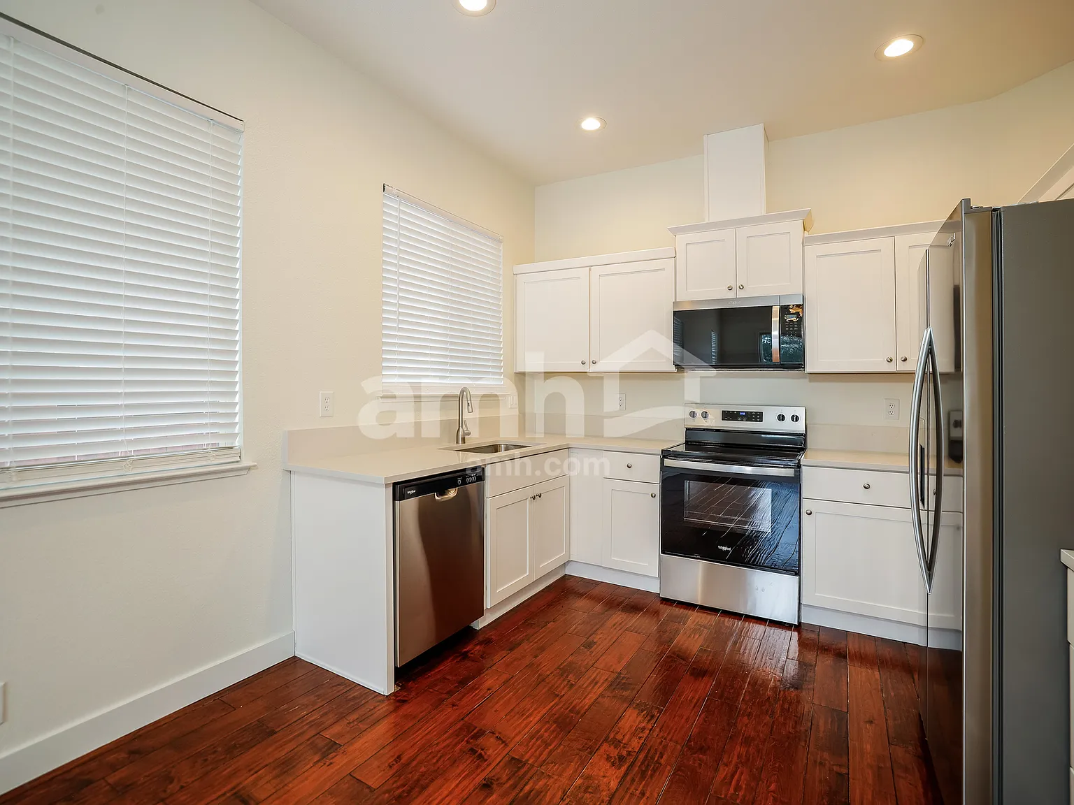 3 bed, 2.0 bath, 1410 sqft, $2,755 — Photo 4