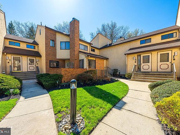 2nd image of 213 Augusta Cir
