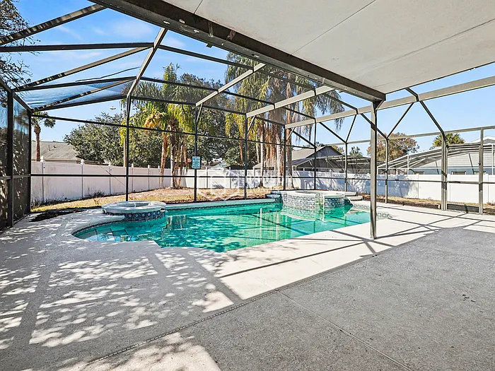 1555 Indian Oaks Trl — Photo 4