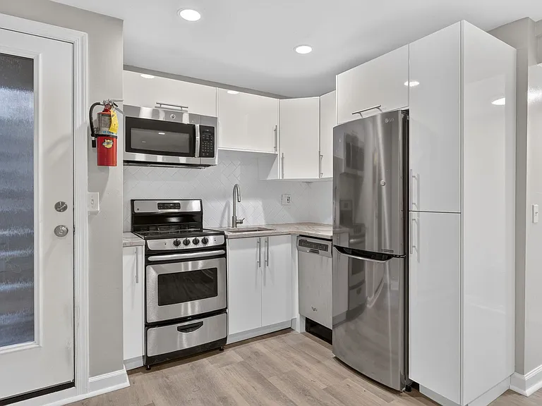 451 M St NW #B — Photo 2
