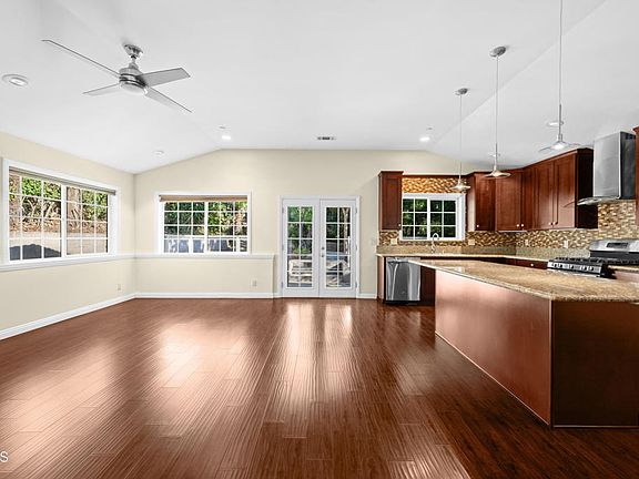 5th image of 1936 Montecito Dr