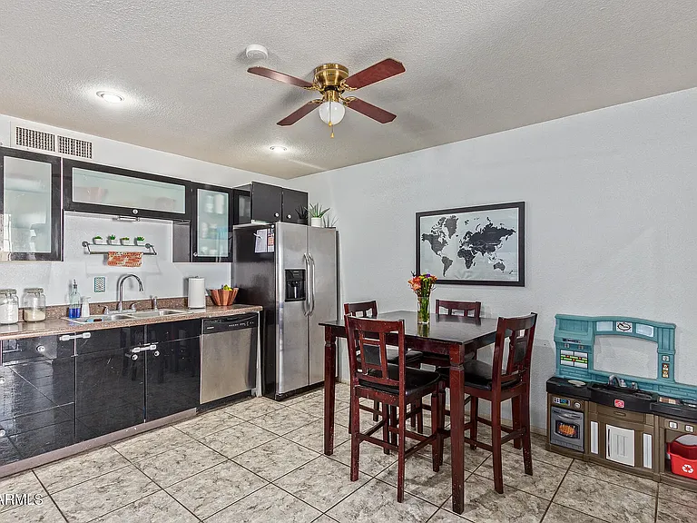 3314 W Port Au Prince Ln — Photo 6