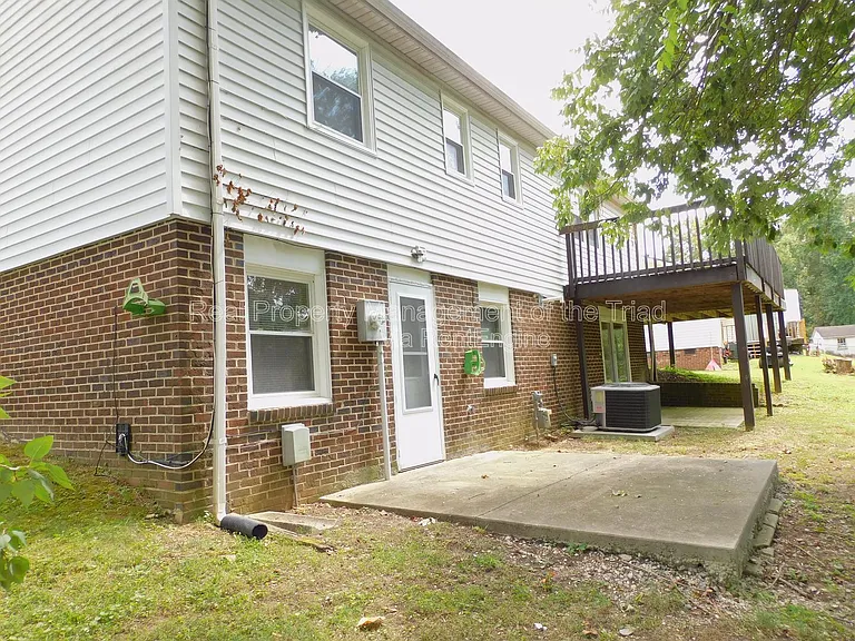 911 Tipperary Dr — Photo 23
