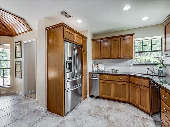5th image of 128 Keowee Cir