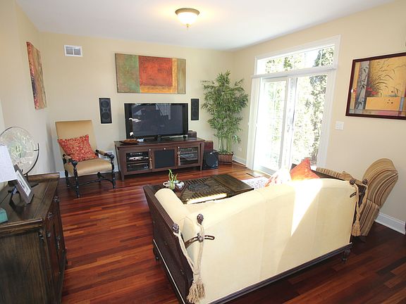 5th image of 165 Annalisa Ct