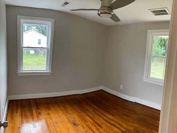 3rd image of 400 Bancroft Ave