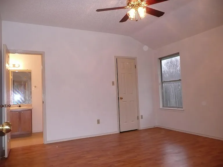 734 Latteridge Dr — Photo 7