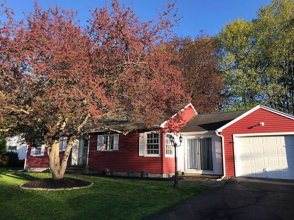1st image of 9 Circle Dr