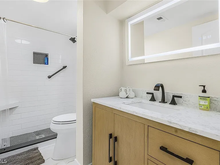 2430 Orange St — Photo 17