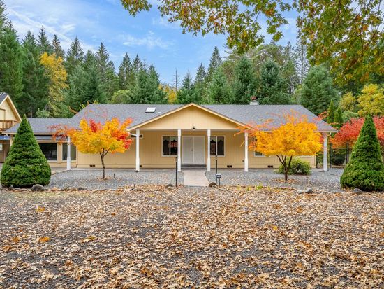 335 Cornett Ln, Cave Junction, OR 97523