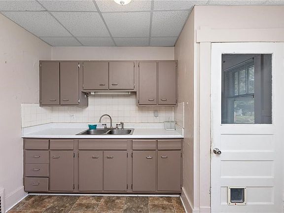 2nd image of 413 E Main St