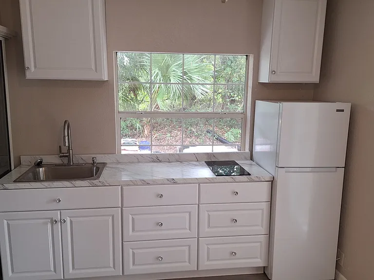 1291 Beacon Dr — Photo 5