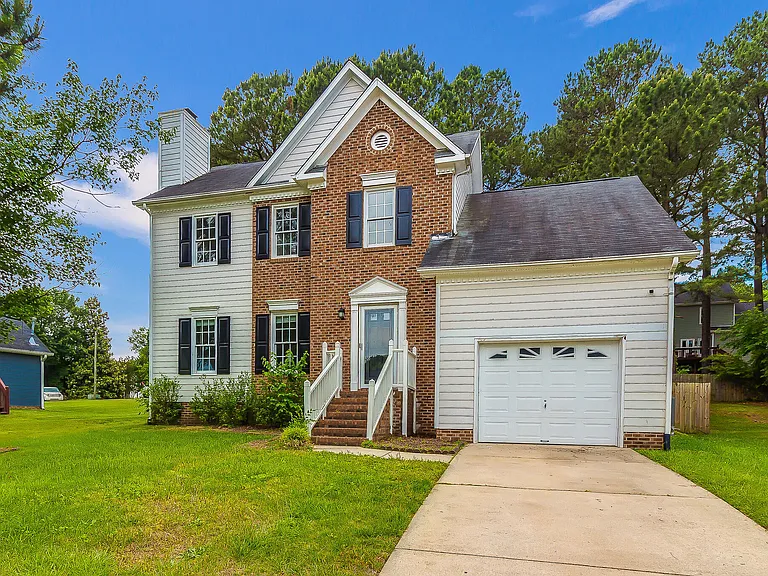 805 Penncross Dr — Photo 1