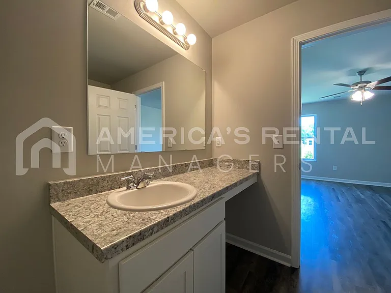 52 Cottage Ln — Photo 17