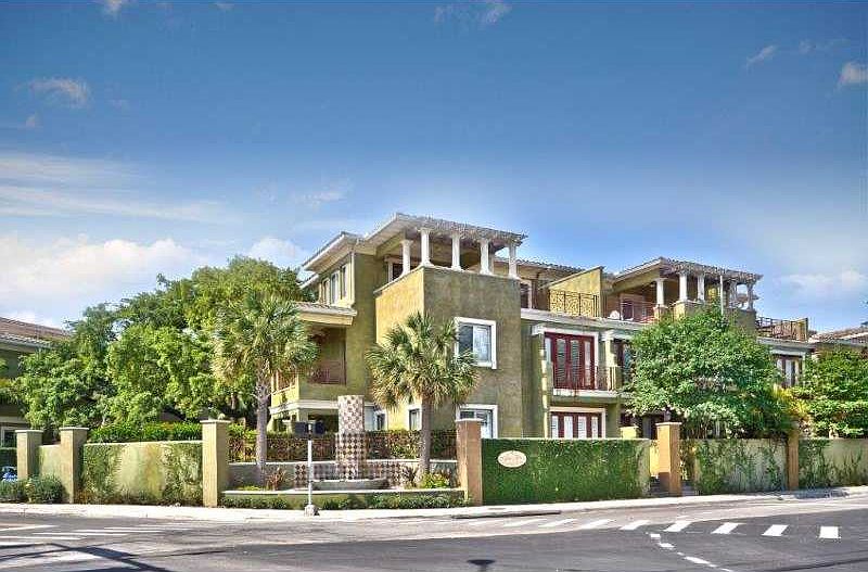 1st image of 4907 Bayshore Blvd Unit 120