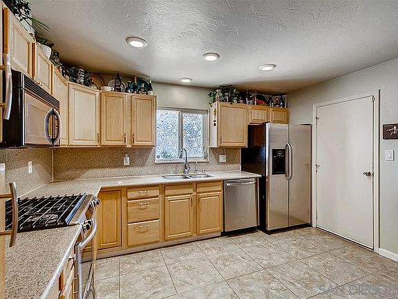 4th image of 3252 Carolyn Cir