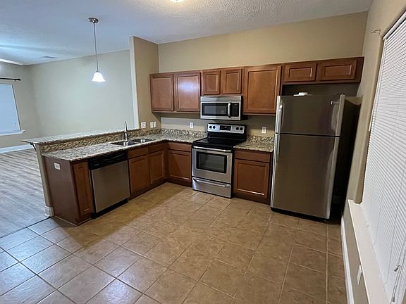 4th image of 413 Cypress St Ste 2