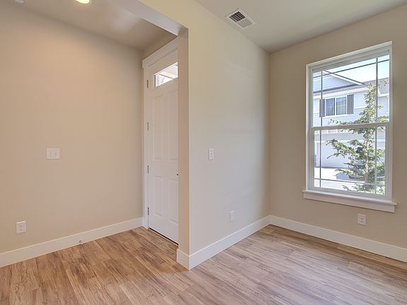 4th image of 20416 5th Avenue Westunit #9