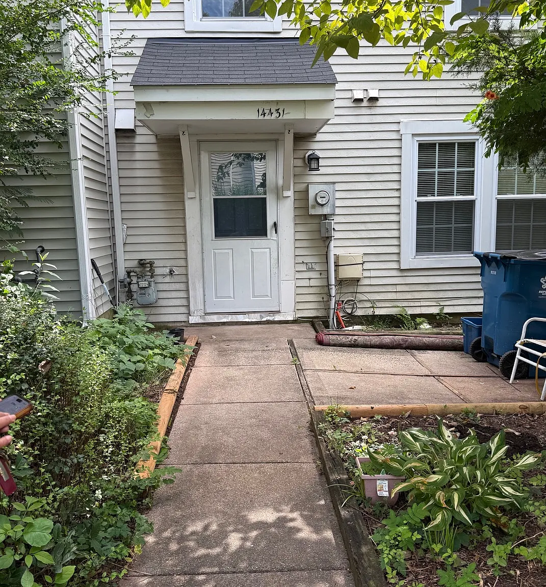 3 bed, 2.5 bath, 1584 sqft, $2,700 — Photo 1