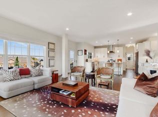565 N Boulder Ridge Dr, Lake Geneva, WI