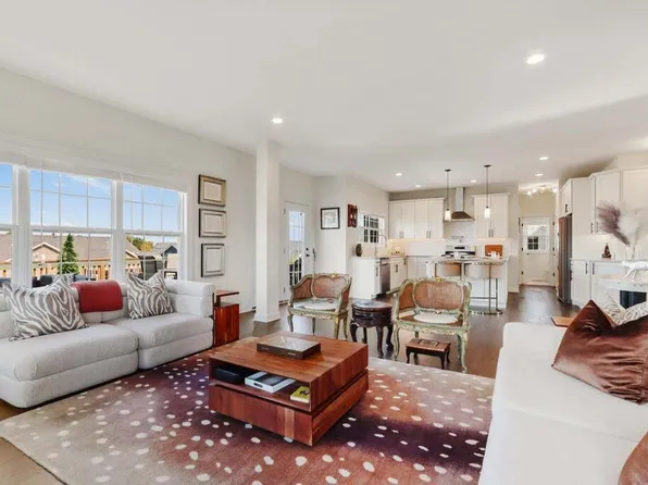 565 N Boulder Ridge Dr, Lake Geneva, WI 53147