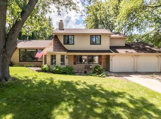 211 Roselawn Blvd, Green Bay, WI 54301
