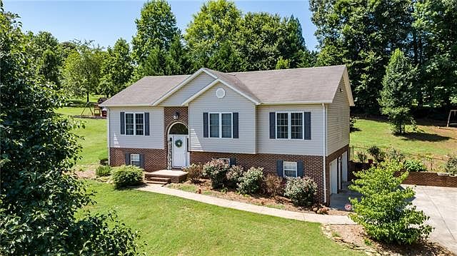 1st image of 113 Cypress Ln
