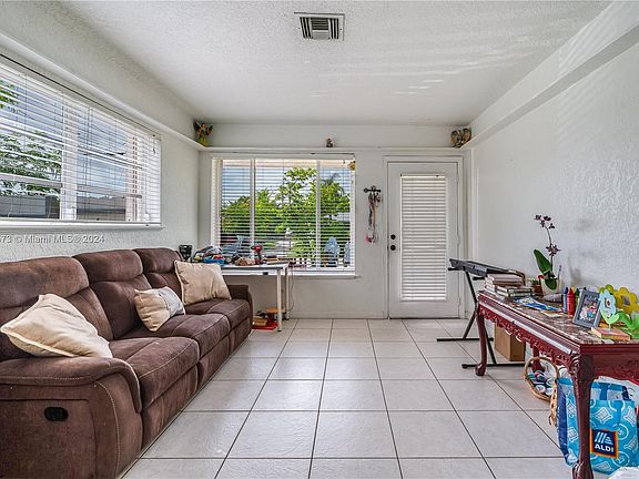 4th image of 3510 SW 32nd Ct