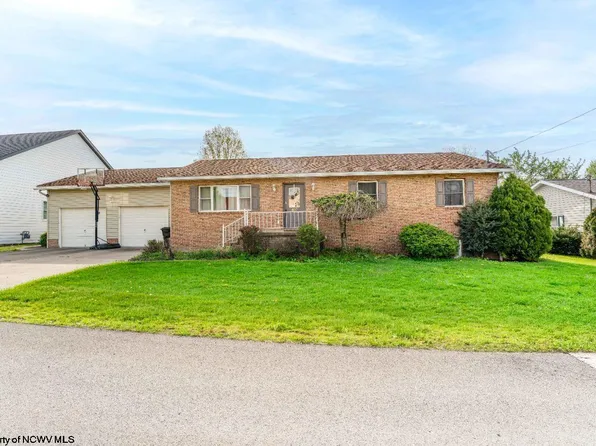 407 Corona Dr, Morgantown, WV 26508