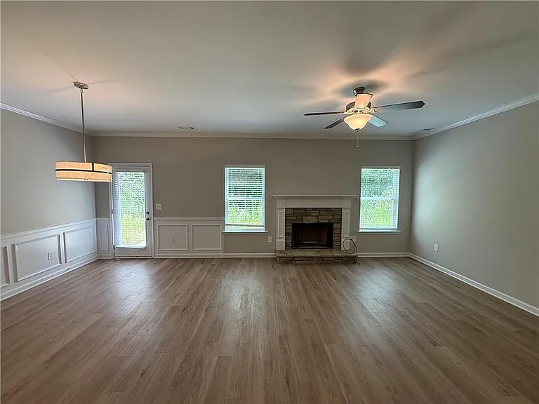 228 Eva Way NE — Photo 3