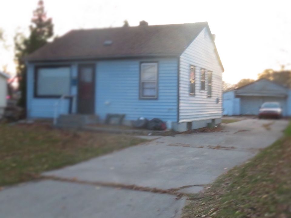 1st image of 419 18th St N