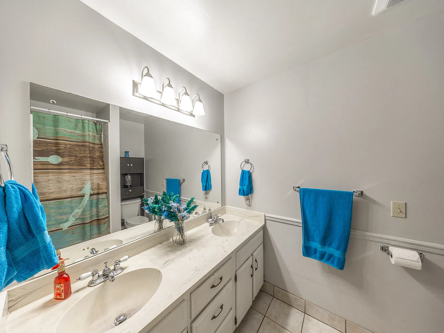 4 bed, 2184 sqft, $2,600 — Photo 1
