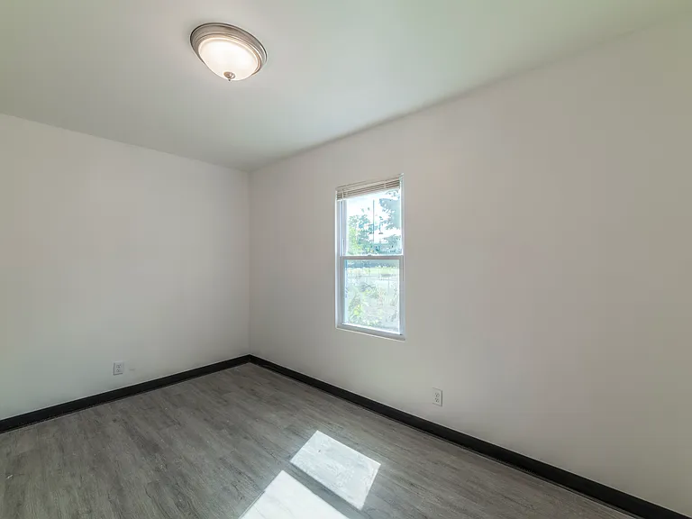 7235 Schneider Ave — Photo 11