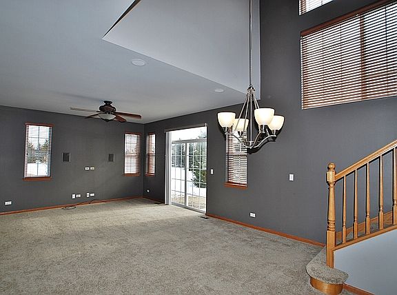 4th image of 345 Robin Glen Ln