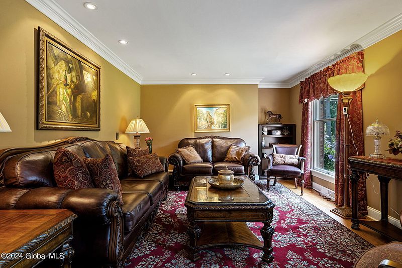 2nd image of 8 Dennis Terrace