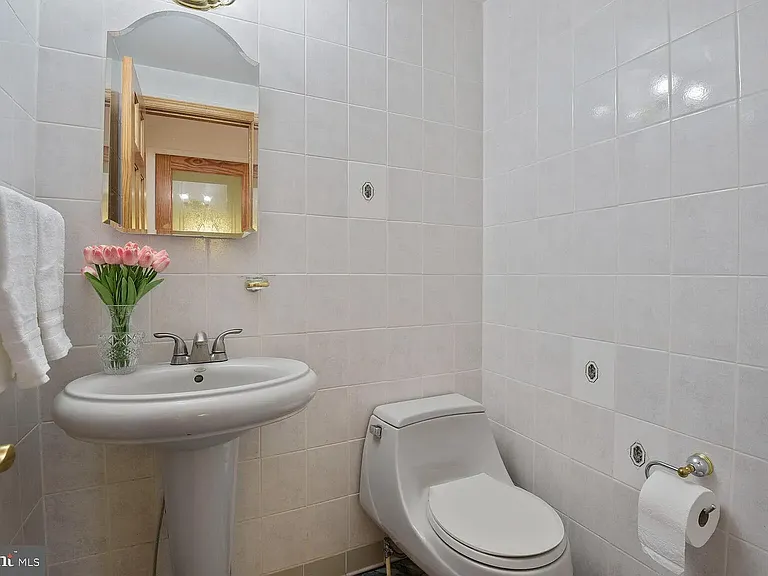9321 Bentridge Ave — Photo 20