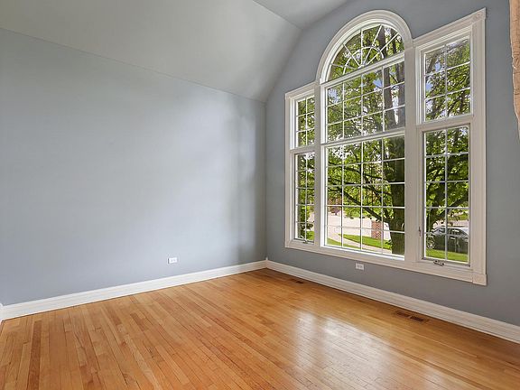 4th image of 10418 Amber Ln