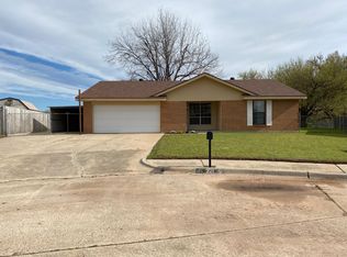 221 Choctaw Pl, Yukon, OK 73099