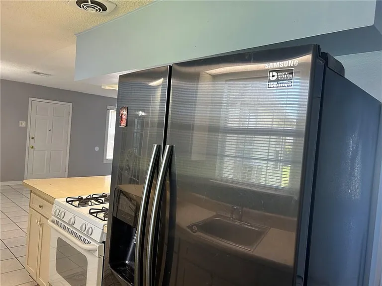 725 Oakwood Dr — Photo 4