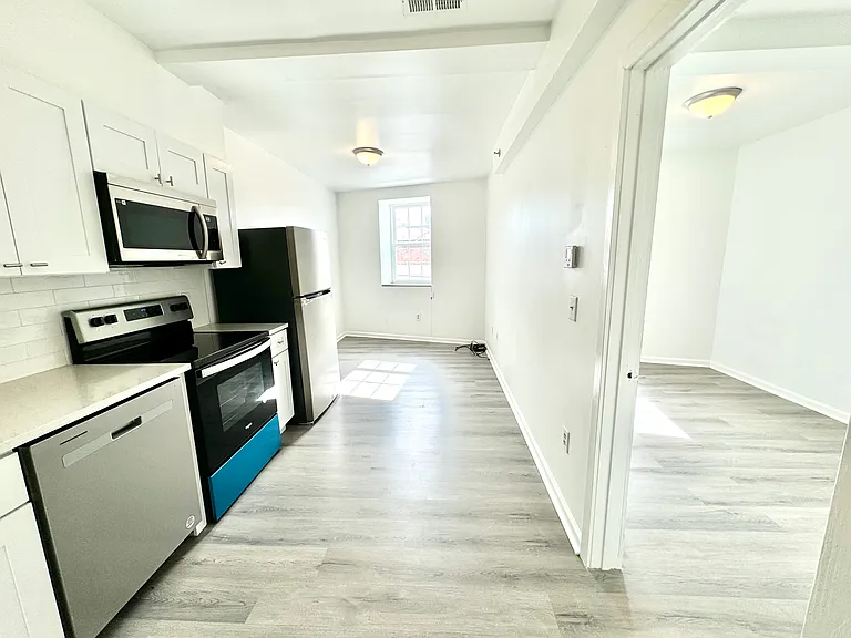 20 N 40th St #34 — Photo 3