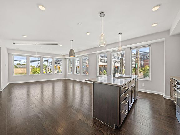4th image of 207 E 5th Ave