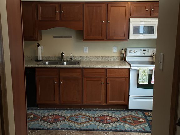 Dining room into kitchen