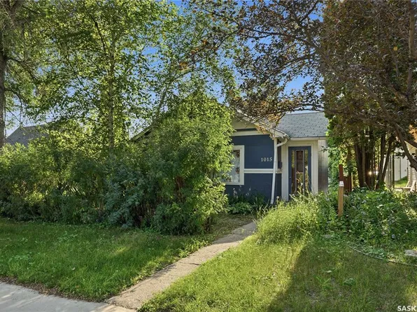 1015 J AVENUE N, Saskatoon, SK S7L 2L3