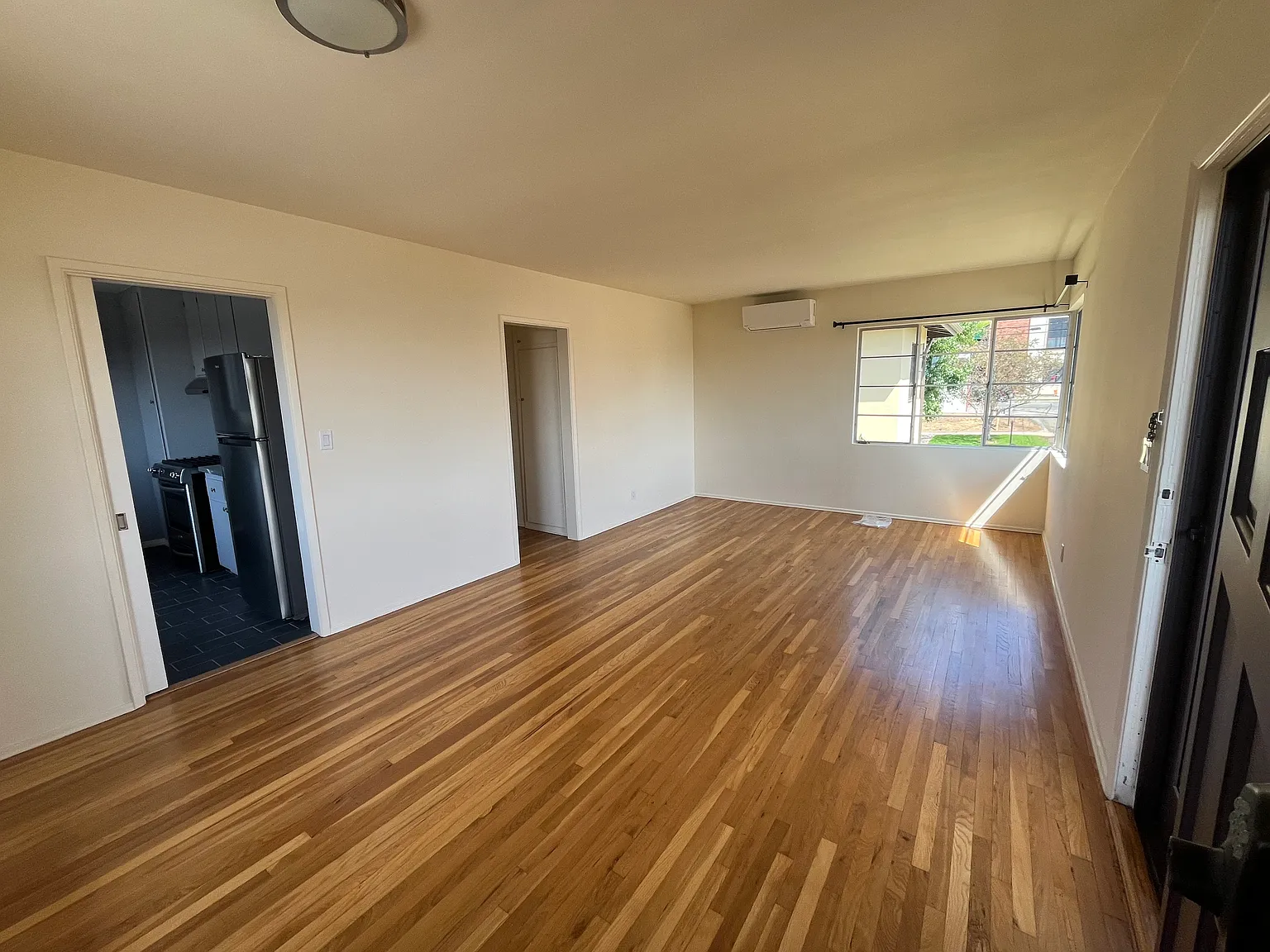 1 bed, 650 sqft, $2,200 — Photo 3