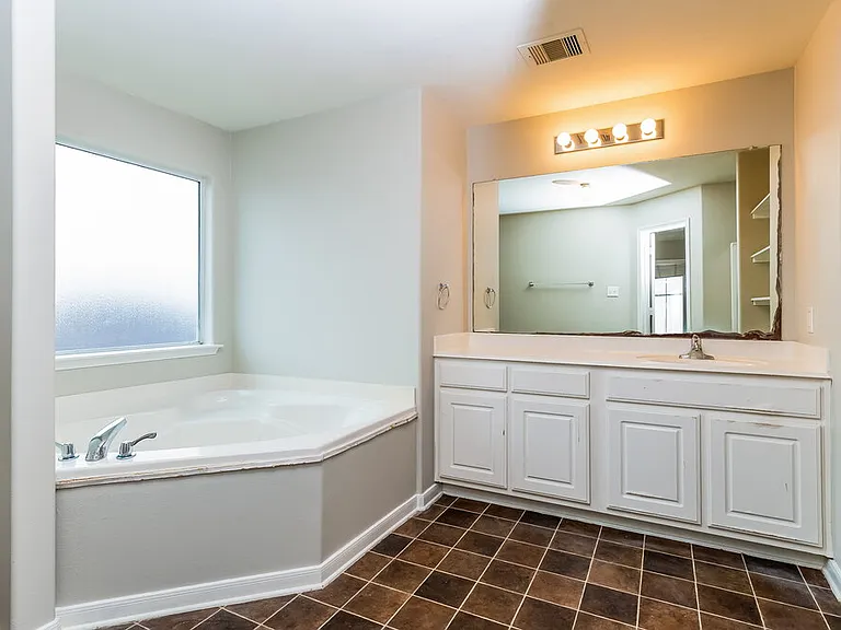 4419 Thistle Pond Ct — Photo 9